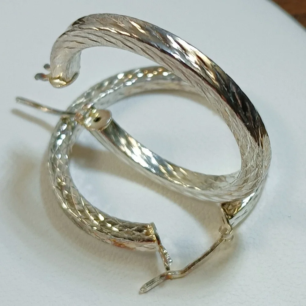 Vintage 1990s Sterling Silver Textured Diamond Cut Hoop Earrings Thailand 1.25